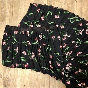 ~Final Price~H&M midi length pleated skit. Size 12